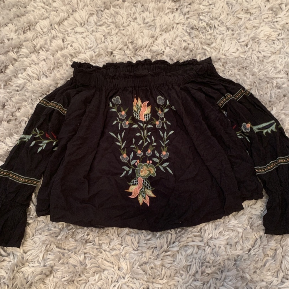 American Eagle off the shoulder floral top